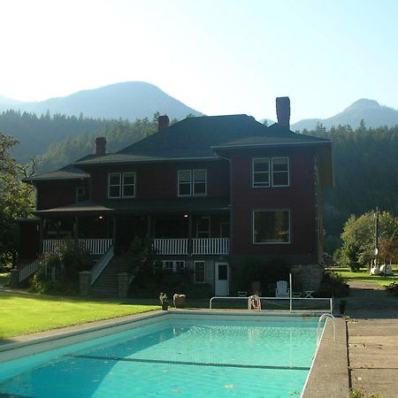 Sasquatch Crossing Eco Lodge B&B Harrison Mills Exterior foto
