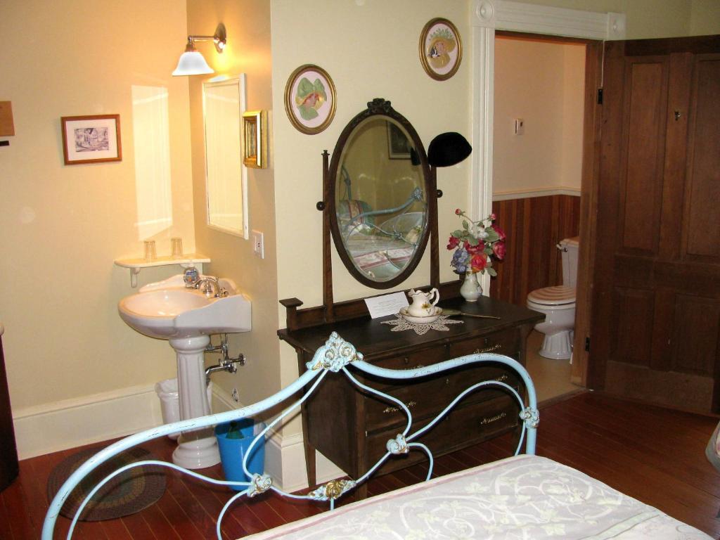 Sasquatch Crossing Eco Lodge B&B Harrison Mills Quarto foto